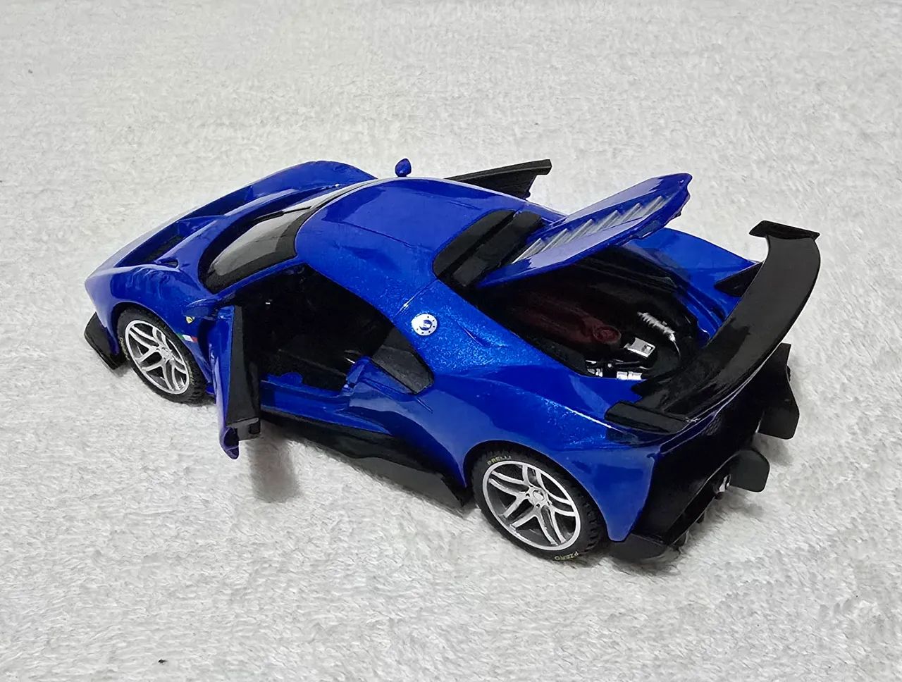 Carrinho miniatura Ferrari P80-C  - Foto 2