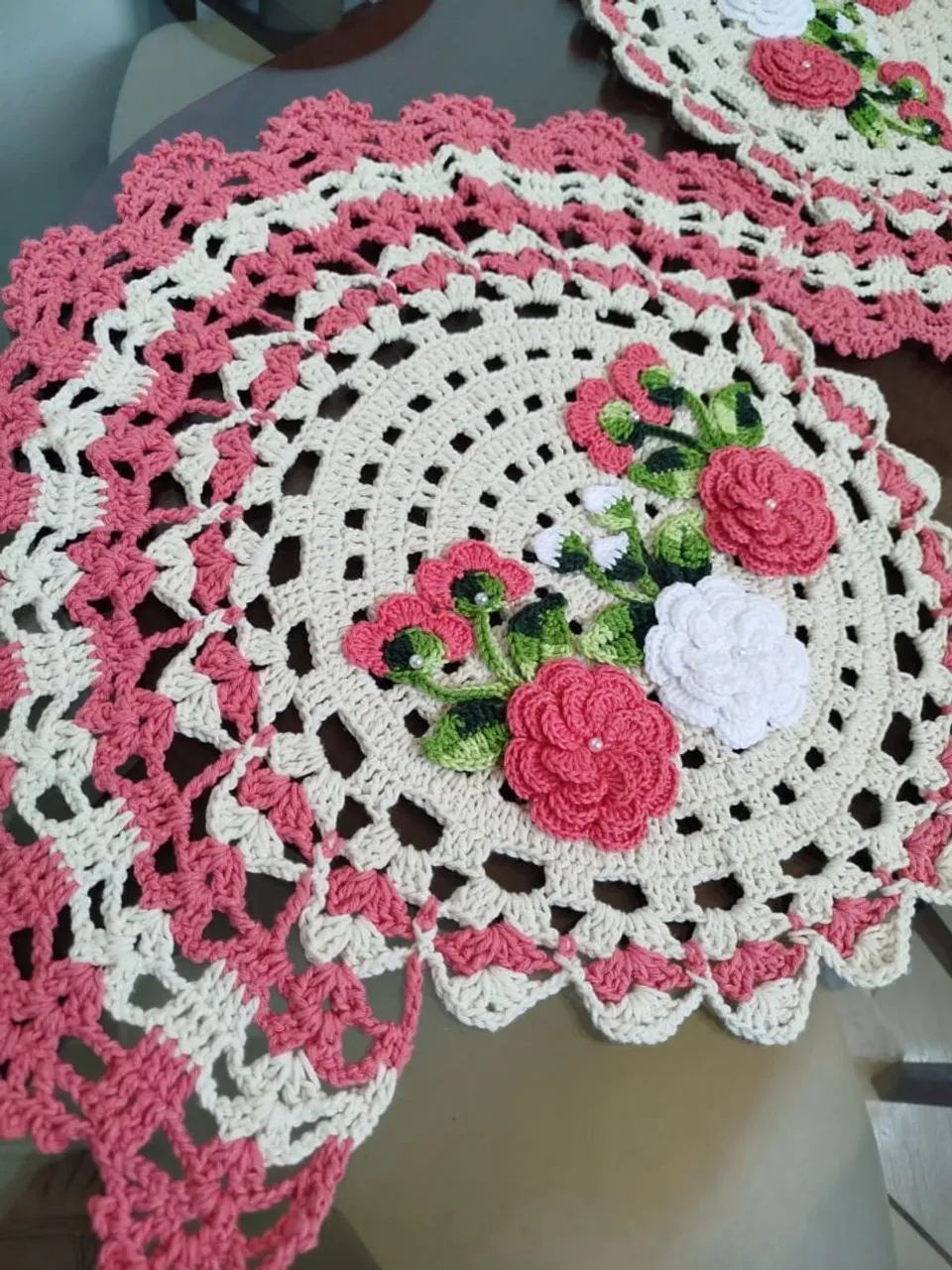 Trilho de mesa, crochê artesanal - Foto 3