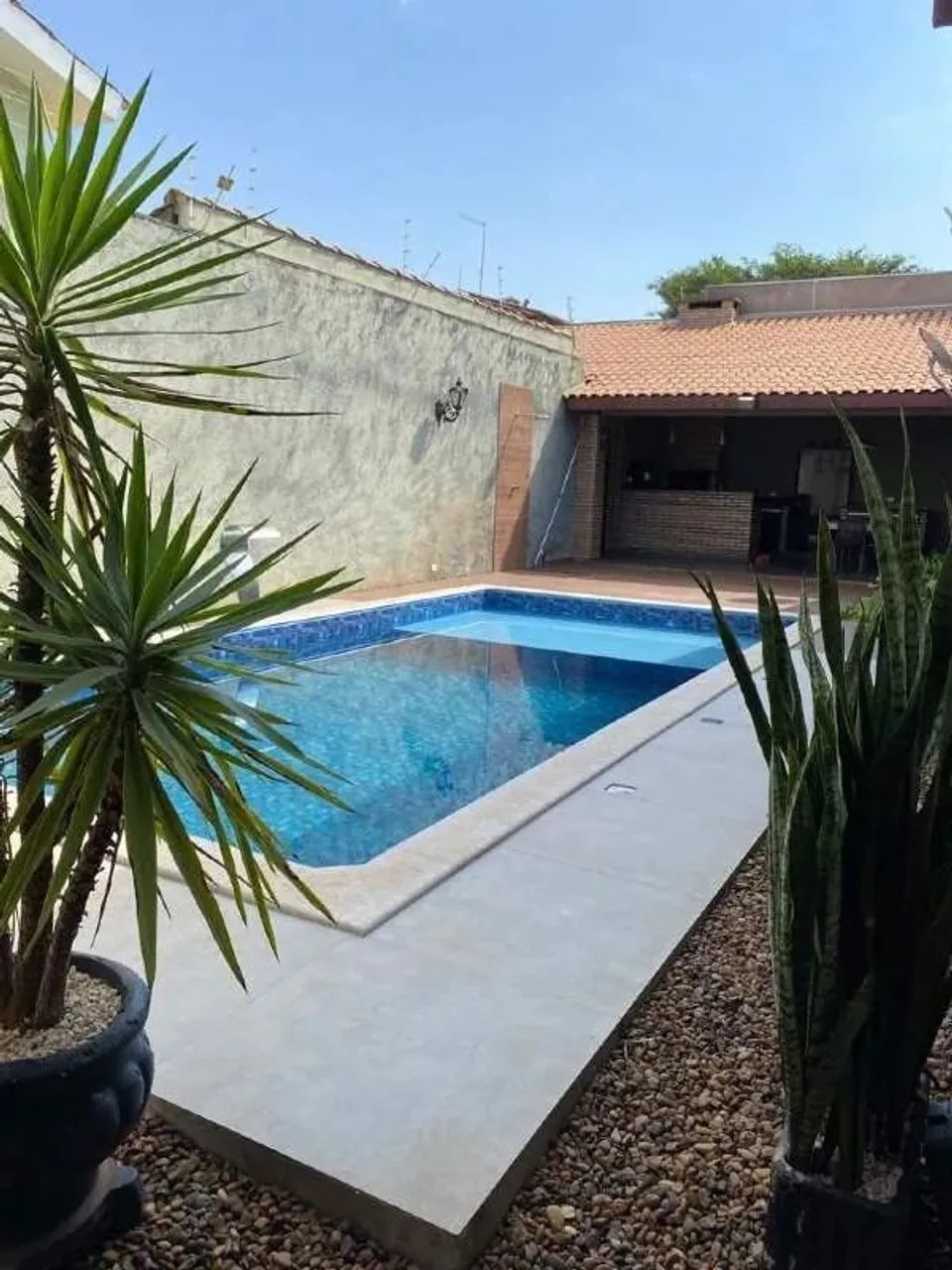 Oportunidade Excepcional: Ampla Residência com Edícula no Colinos - Foto 2