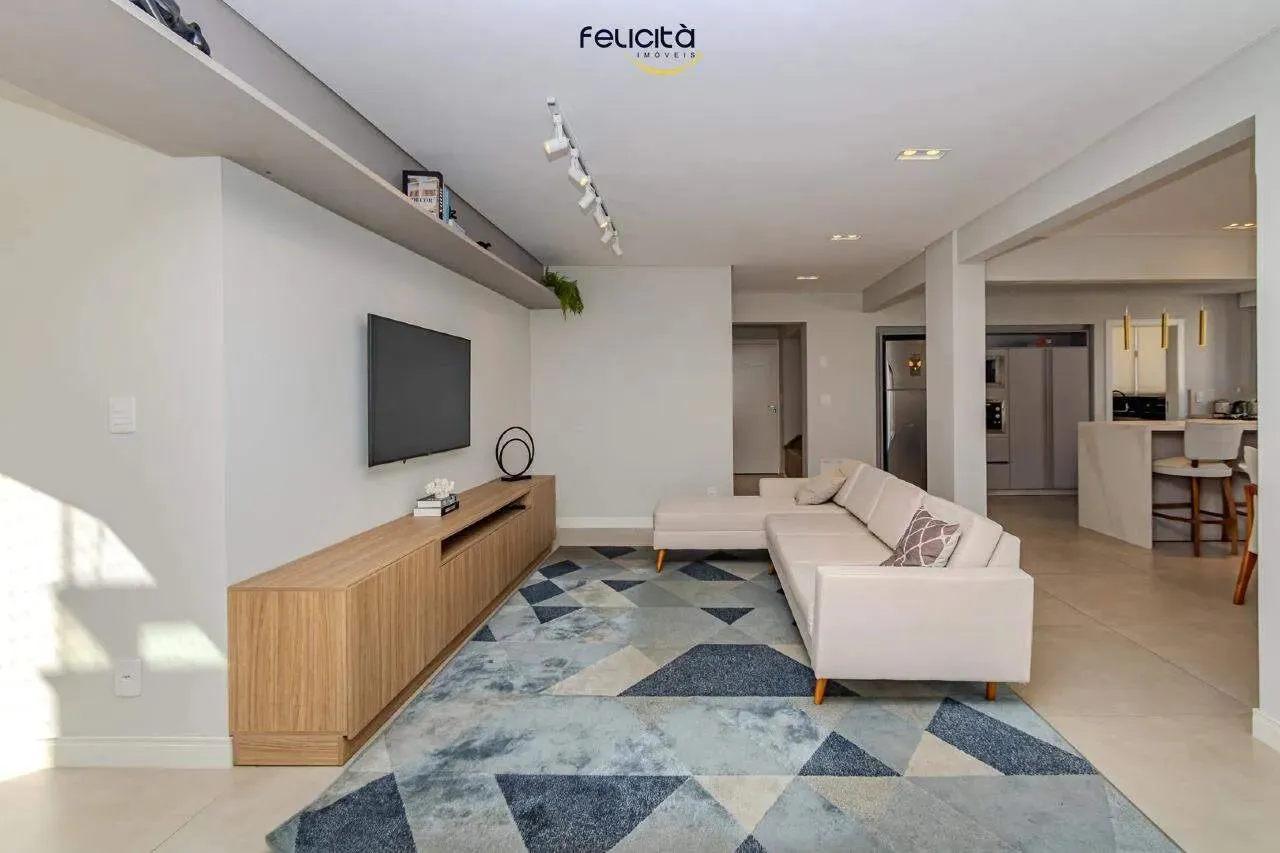 Apartamento quadra mar a venda no Ed. Dom Fernando