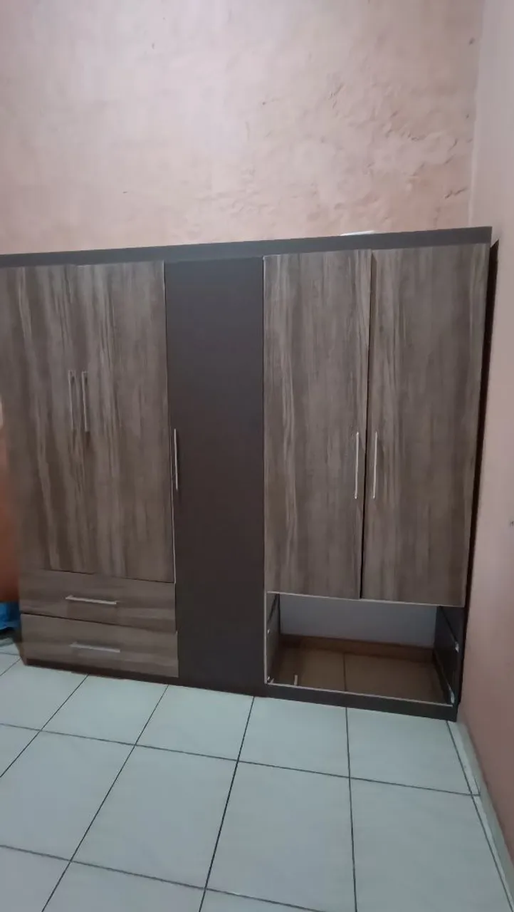 Guarda-Roupa Amadeirado 6 Portas e Gavetas