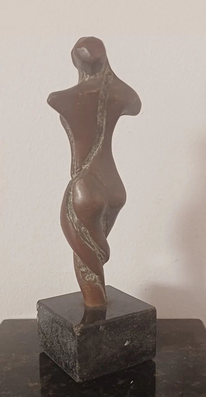 Celina Lisboa - Escultura em bronze assinada - 15 cm - Foto 5