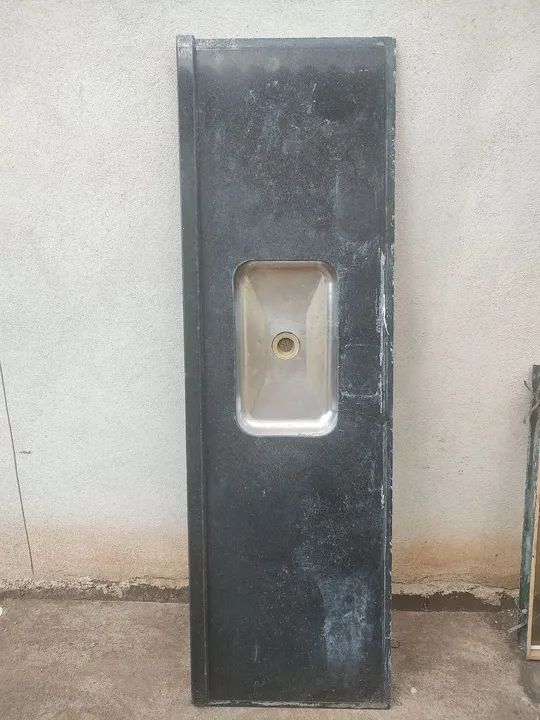 Vende-se pia com cuba 