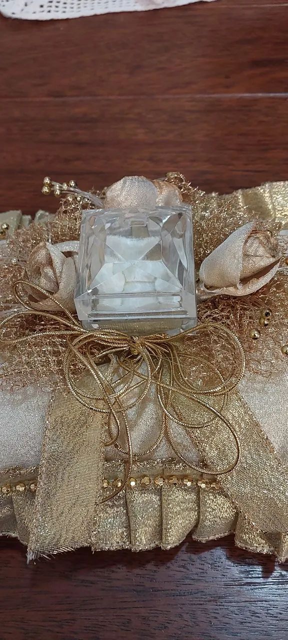 Almofada porta alianças  para bodas de ouro - Foto 4