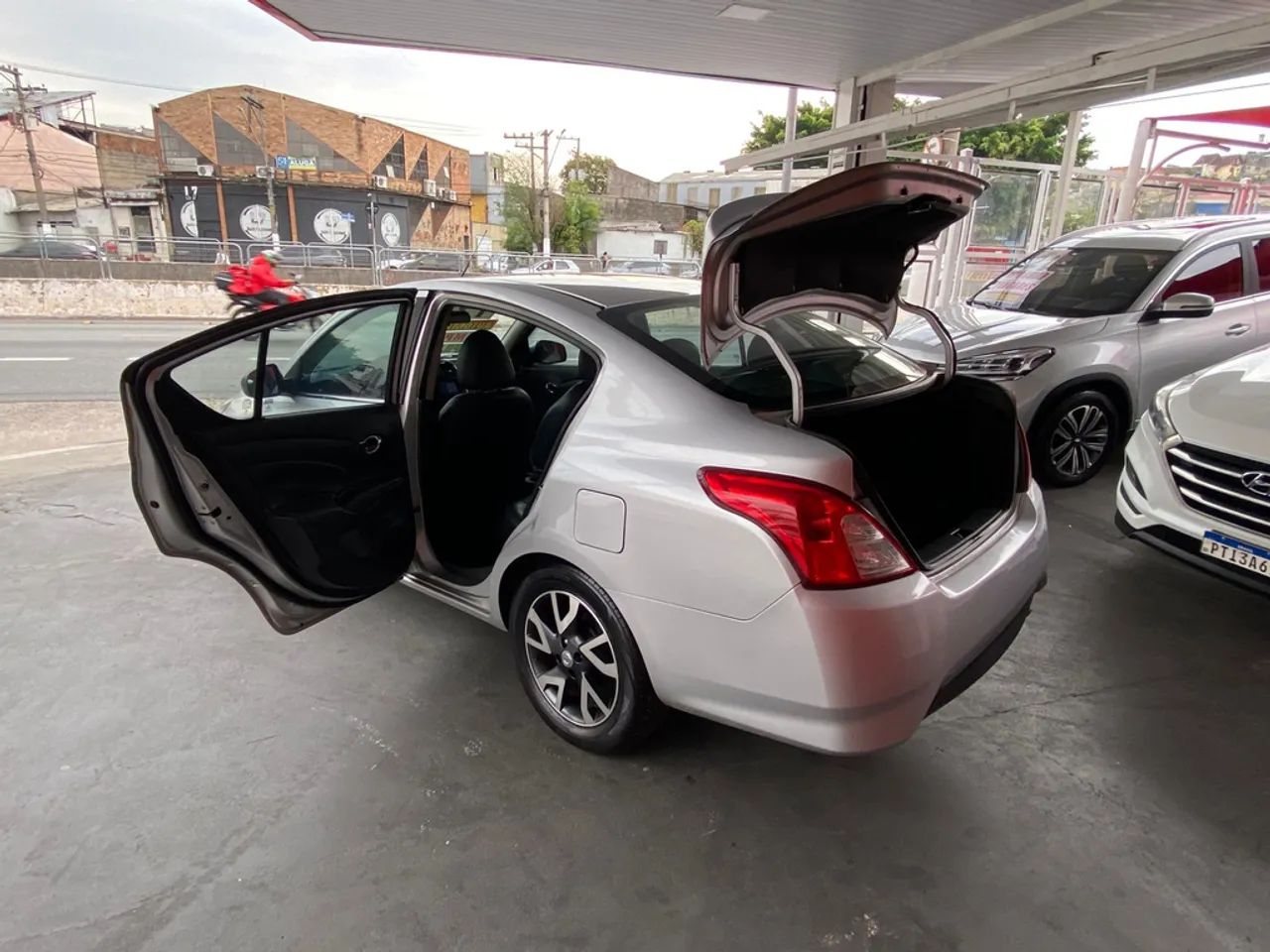 Nissan Versa Unique 1.6 16V Flexstart 4P Aut. 2017 - Foto 12