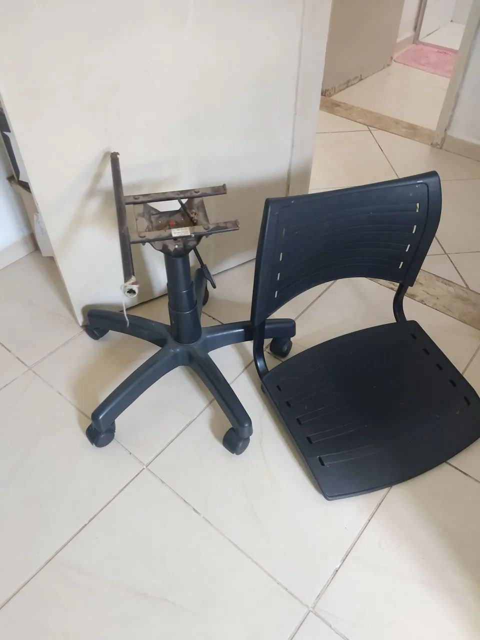 Cadeira Giratória Preta - Foto 4