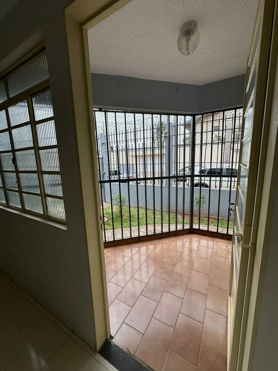 APARTAMENTO TERREO ÓTIMA LOCALIZAÇÃO  - Foto 2
