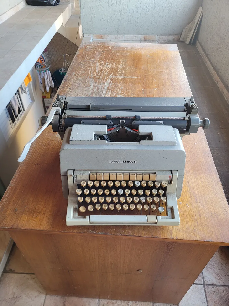 Máquina de escrever Olivetti Línea 98