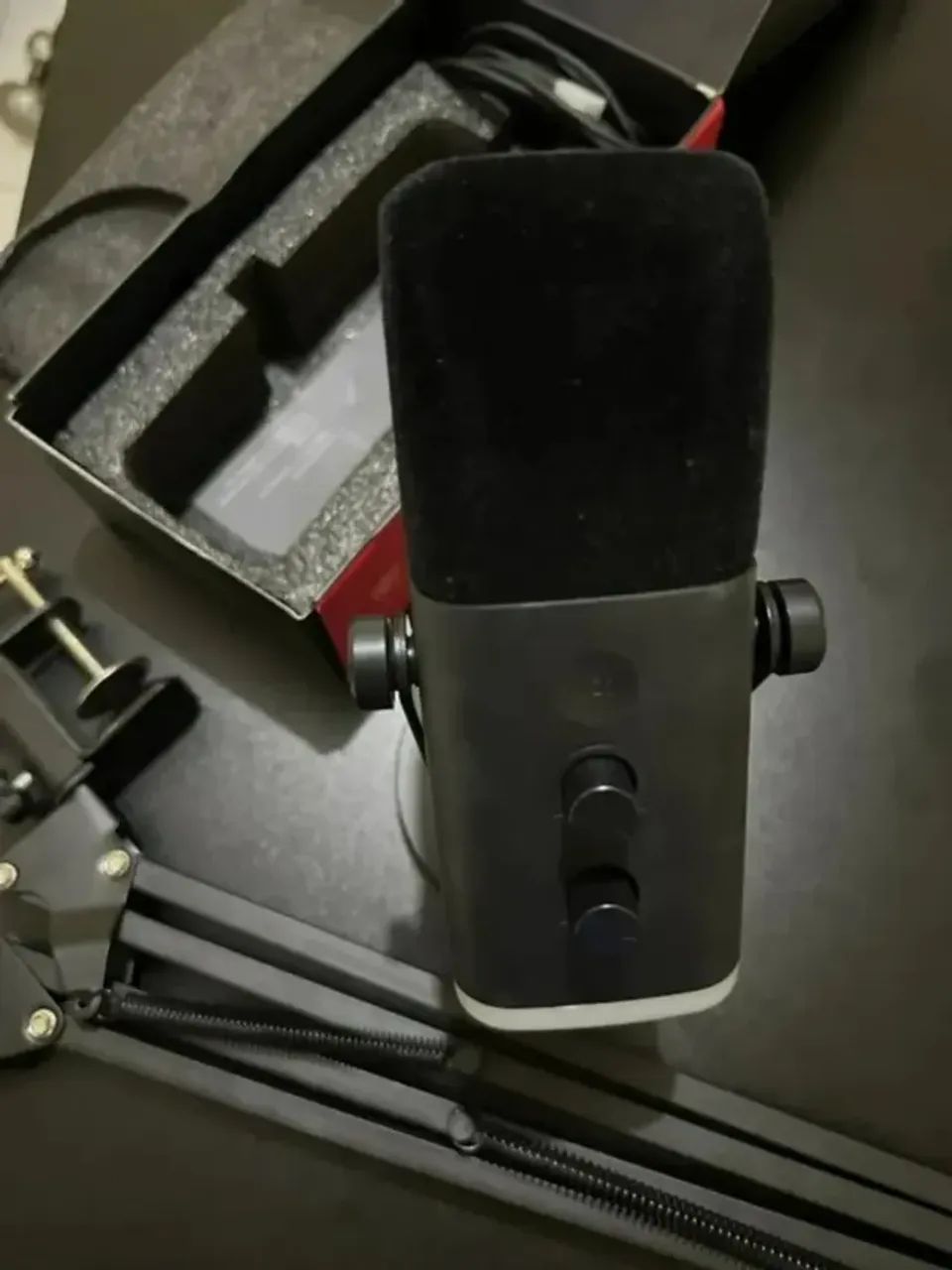 Fifine AM8 acompanha: Braço Articulado e Adaptador para iPhone - Foto 2