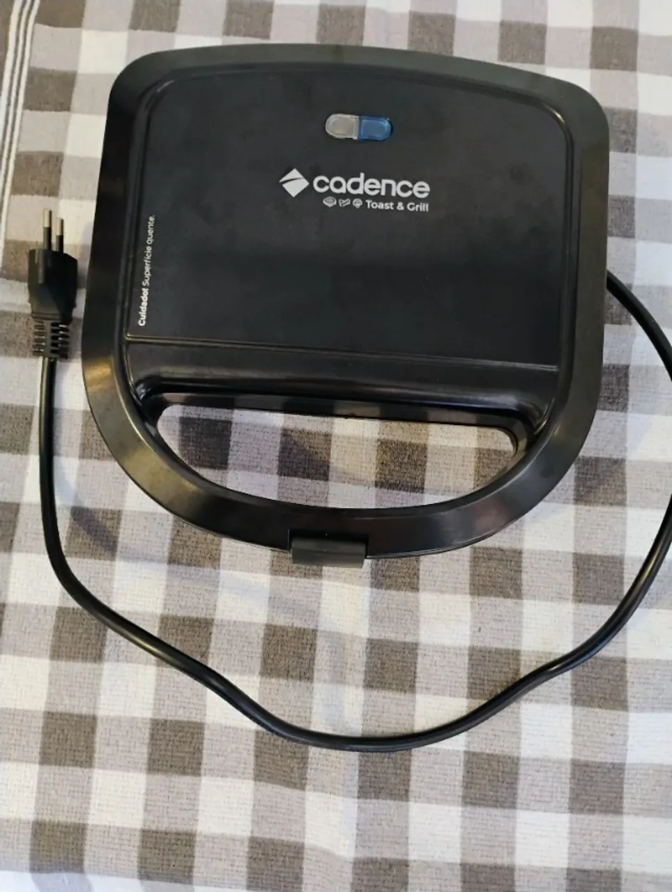 Sanduicheira Cadence preta