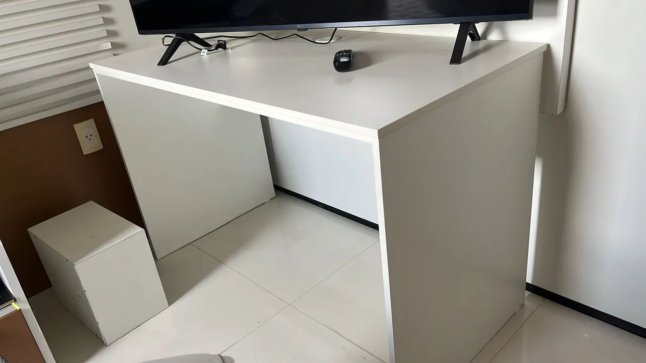 Escrivaninha nova MDF