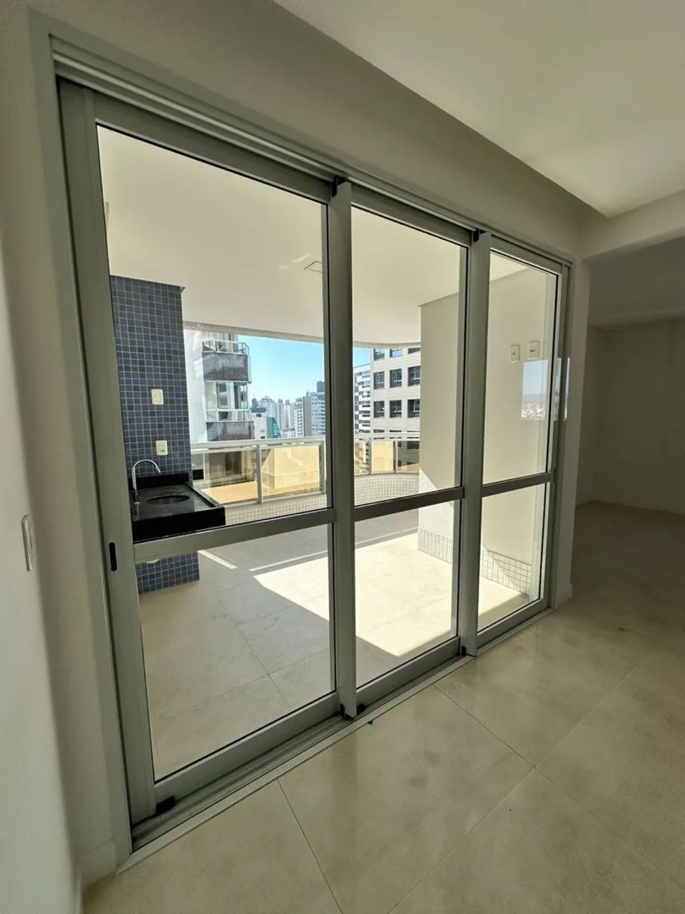 Porta Janela de Alumínio Com Vidro Linha Gold (2,70m x 2,40m) - Oportunidade Única!