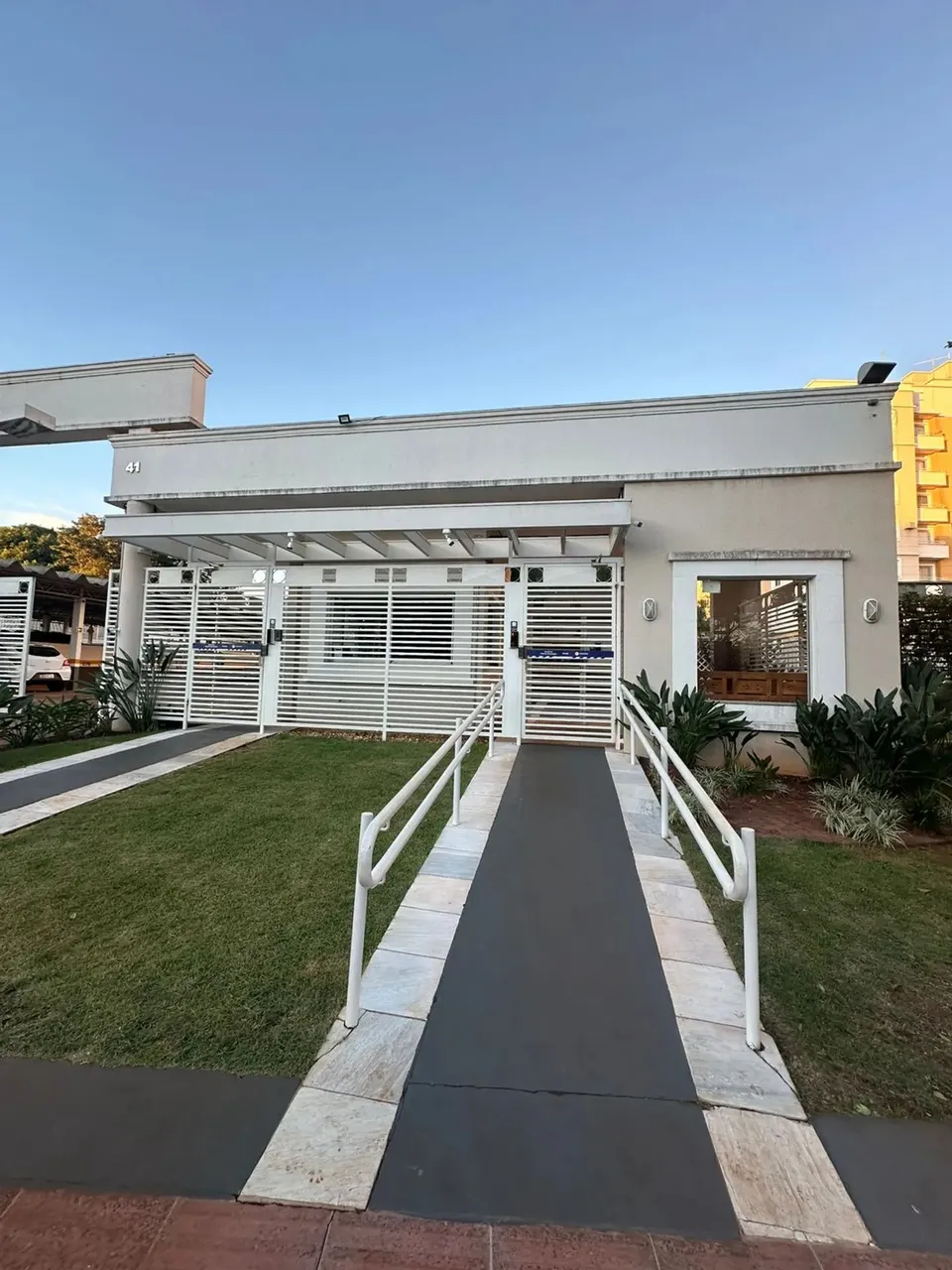 Imóvel para aluguel com 105 metros quadrados com 2 quartos em Vila Albuquerque - Campo Gra