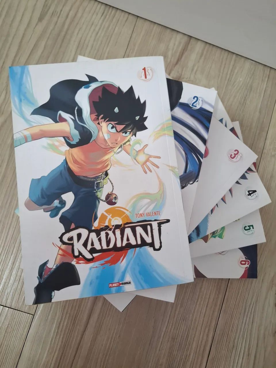 Coleção Mangás Radiant 1-6 - Foto 5