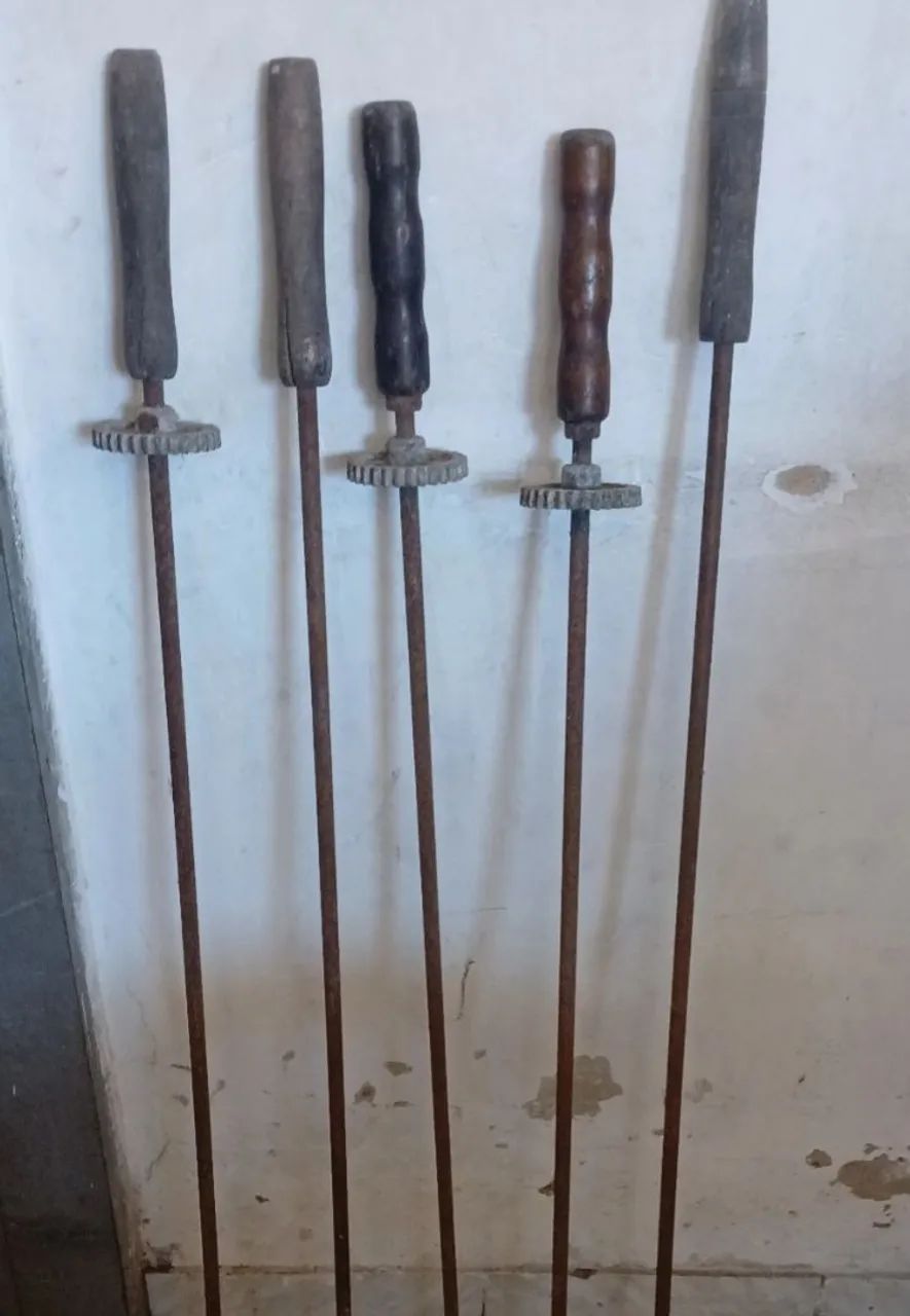 5 Espetos de galeteira  valor350 reais 
