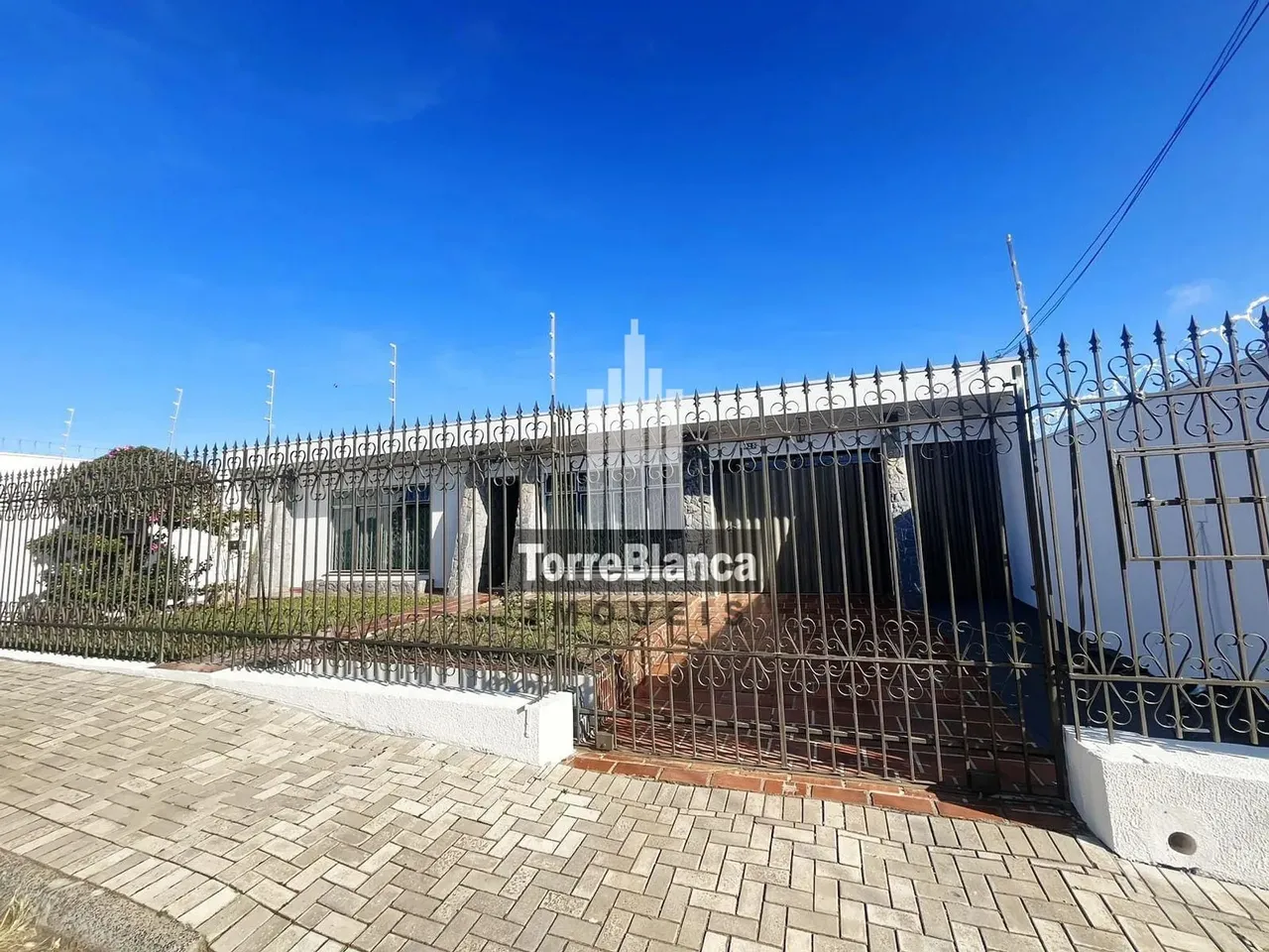 Casa para locação, 4 quartos sendo 1 suíte, 2 vagas de garagem, 250 m², Nova Rússia - Pont
