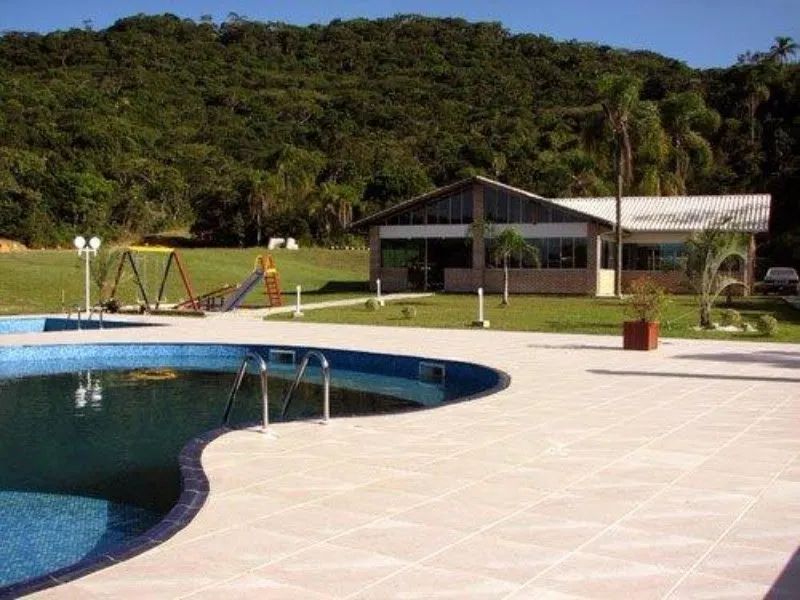 CASA 5 dormitorios em Condominio fechado de Alto Padrão em Balneário Camboriu. Estuda perm