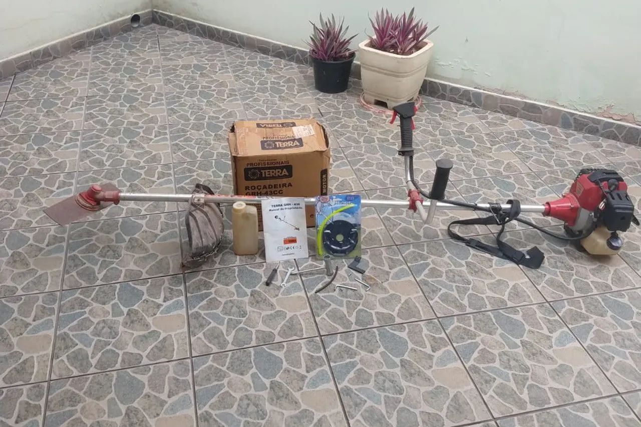 Roçadeira a Gasolina - Potente e Eficaz - Foto 2