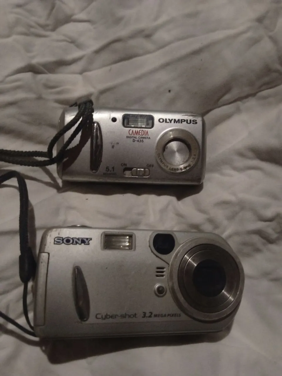 Câmeras digitais Sony e Olympus