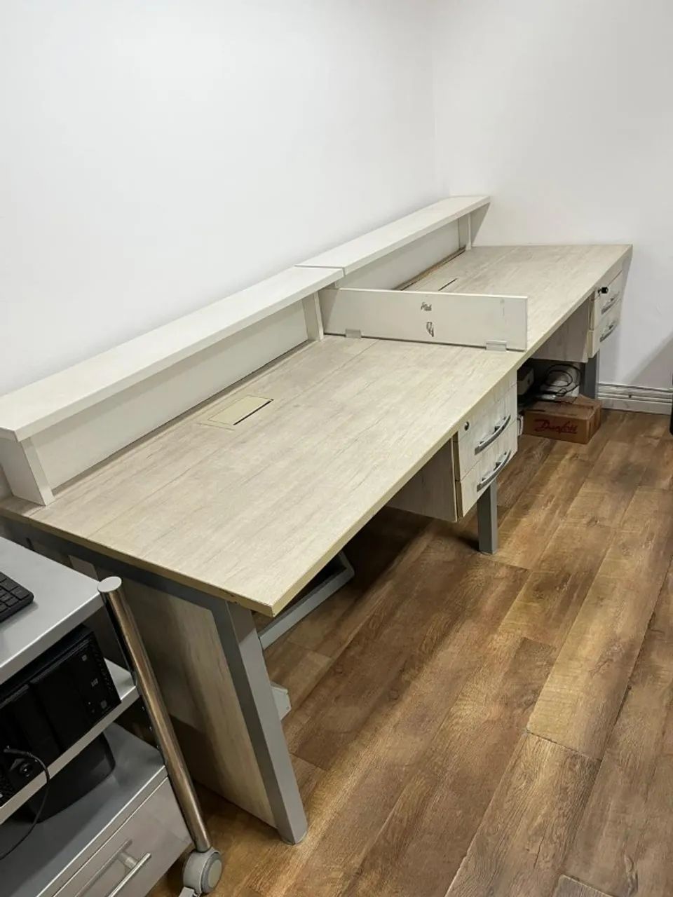 Mesa de escritório em MDF