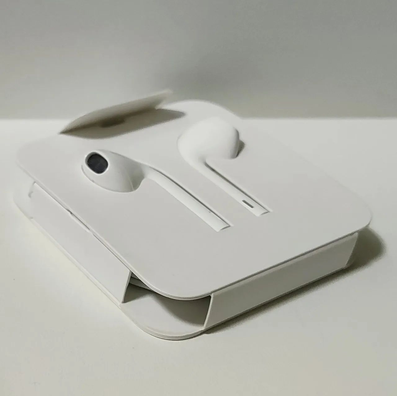 Fones de Ouvido Apple com Fio Lightning - Original, Lacrado