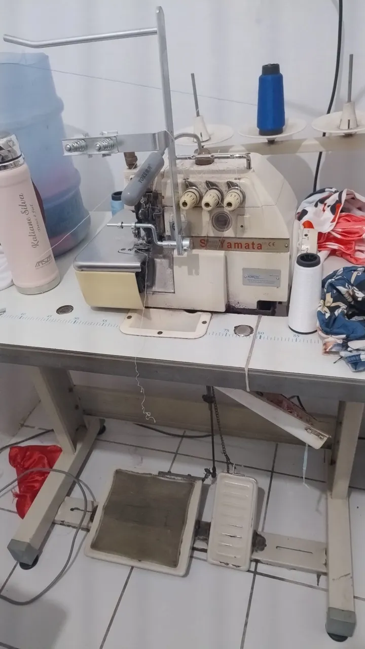 Máquina de Costura Overlock Yamata e reta as duas direct drayv as duas em perfeito estado