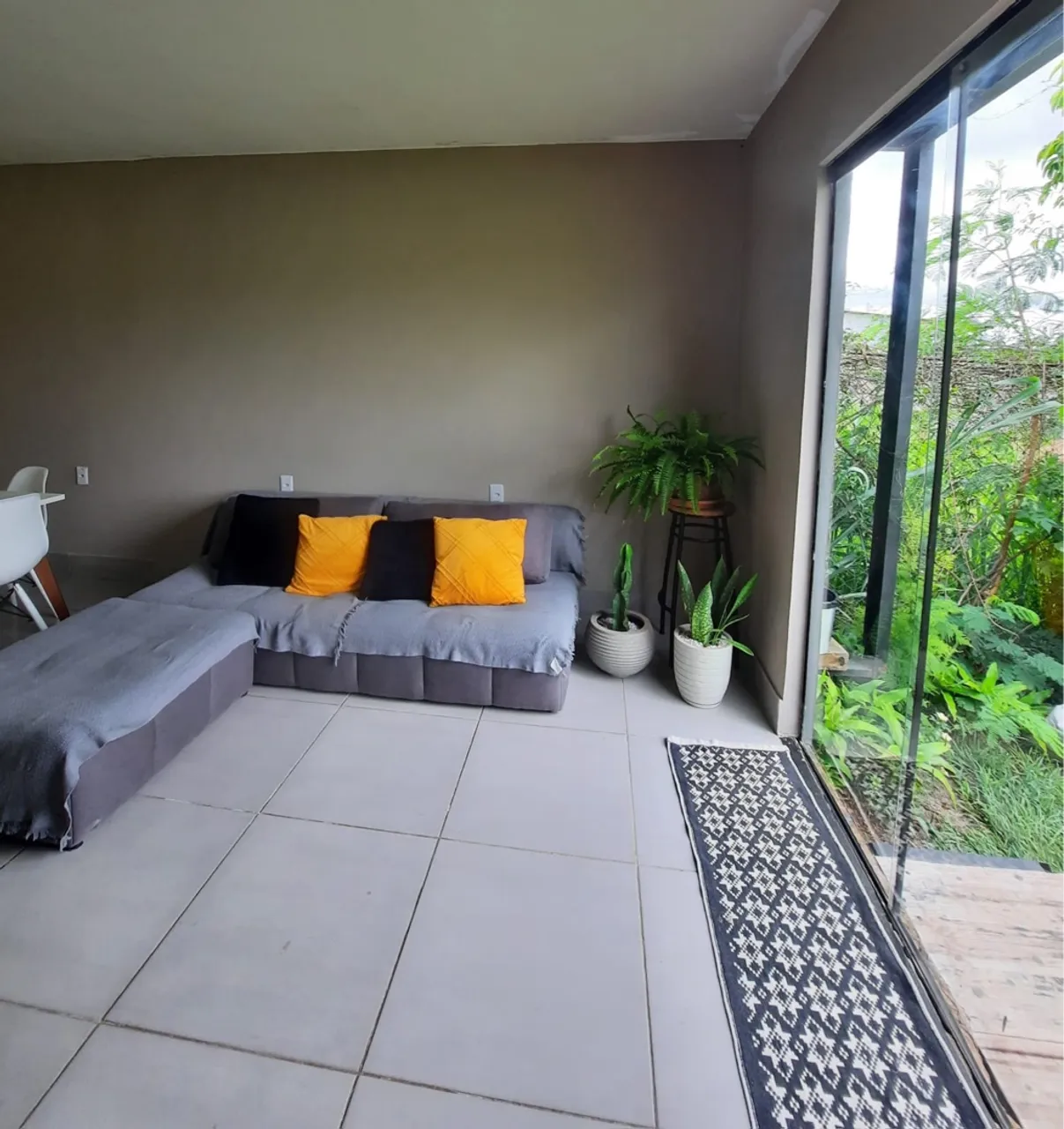 Alugou casa com 02 quartos 3100,00