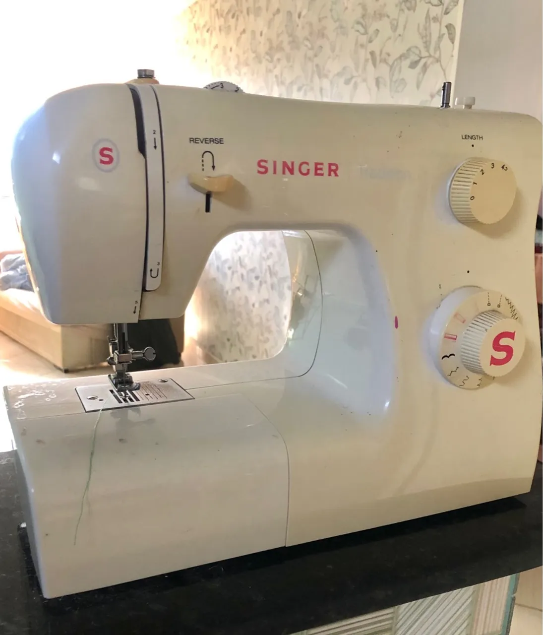 Máquina de Costura Singer
