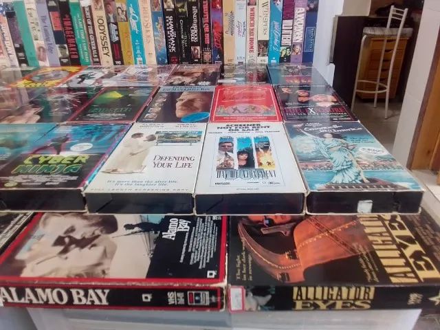 Fitas VHS: lote 40 filmes em inglês + 10 fitas brinde cx.papel. Várias inéditas no Brasil! - Foto 2