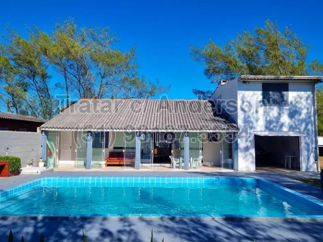 Casa à Beira Mar, Piscina Grande, 4 Quartos, Sala de Jogos, WiFi, em Mariluz/Imbé