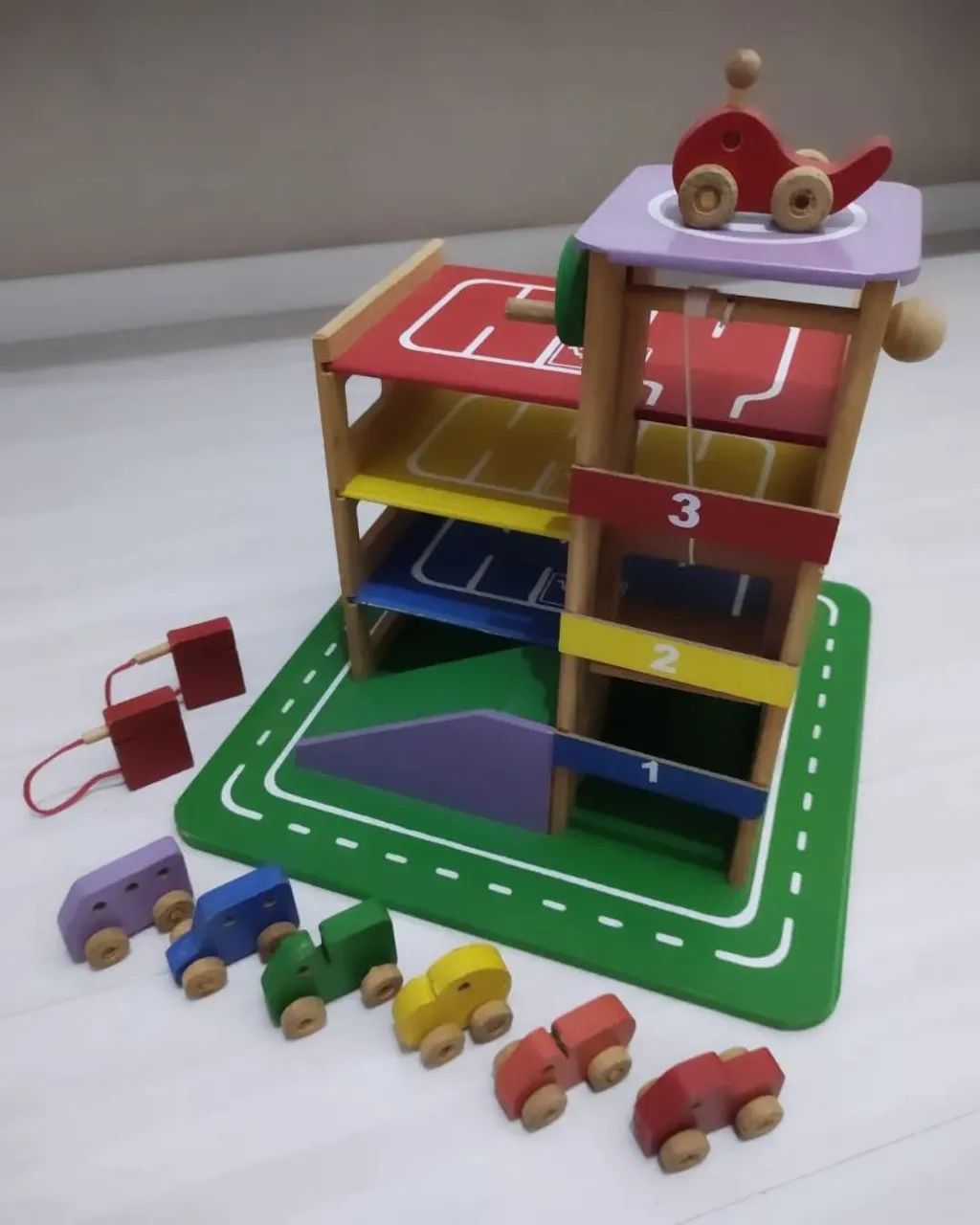 Postinho e Estacionamento de Madeira