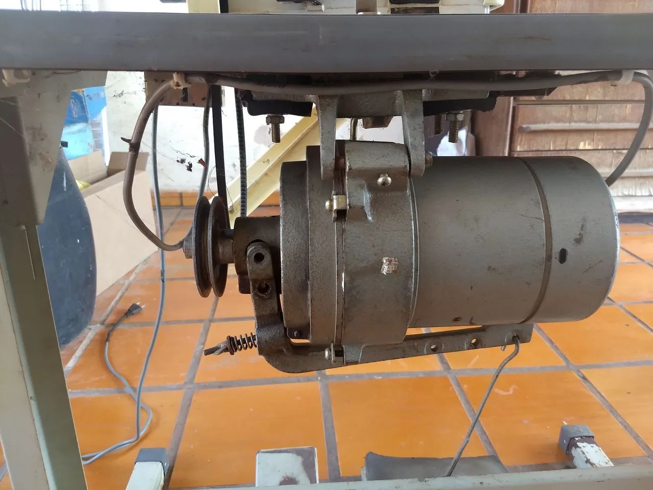 Máquina Industrial Elastiqueira Overlock Siruba 737  - Foto 4