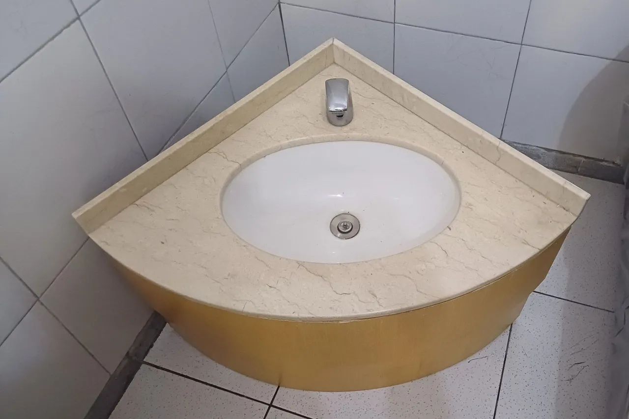 Pia de mármore com Cuba de porcelana e torneira com sensor de água quente  - Foto 3