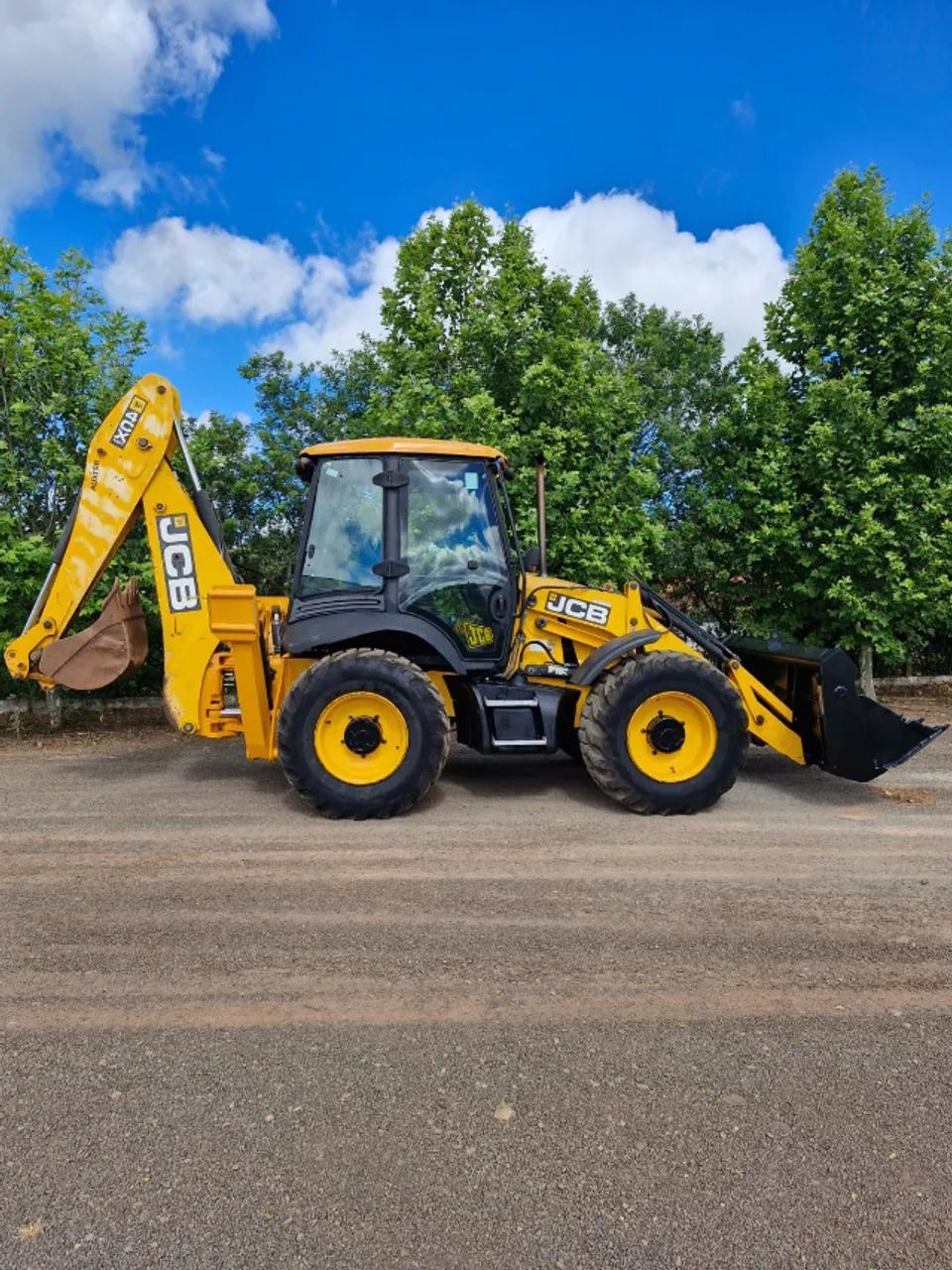 Retro Escavadeira JCB 4cx eco ano 2012 com 8.000 horas tração 4x4 - Foto 2