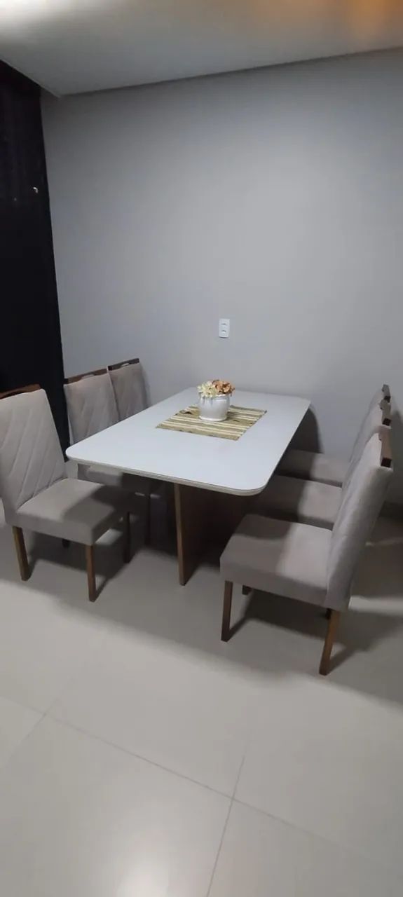 mesa de jantar com 6 cadeiras de madeira