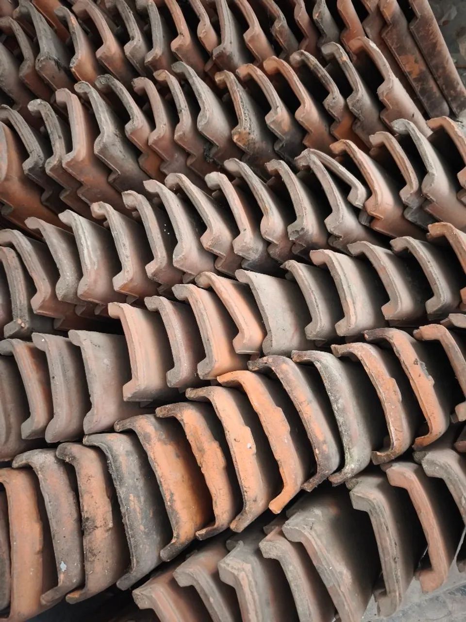 Telhas coloniais de cerâmica tradicionais, são 120 un por 0,96 cada. - Foto 5
