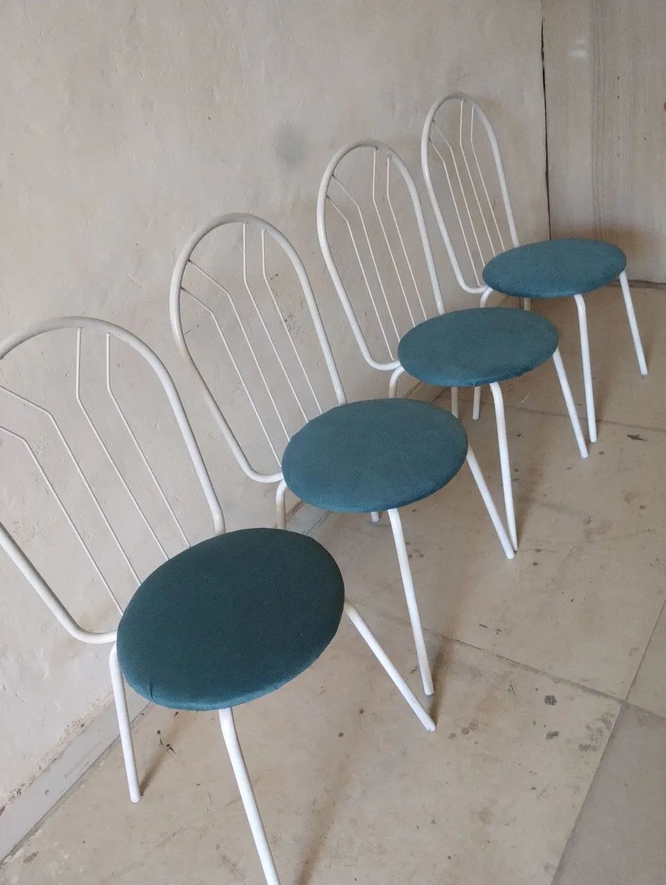 Faço a entrega, conjunto de 4 cadeiras semi novas  - Foto 2