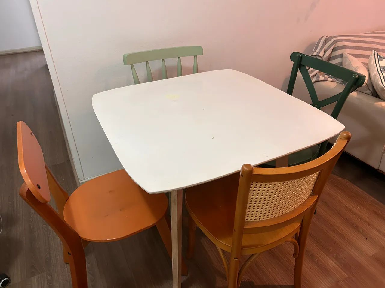Mesa desmontada com marcas de uso  - Foto 3