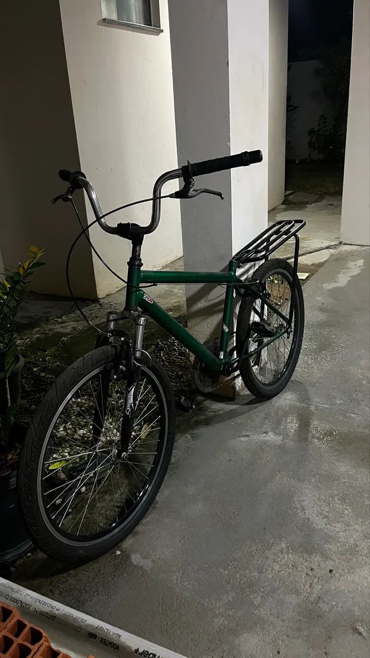 vendo bicicleta aro 24 semi-nova - Foto 3