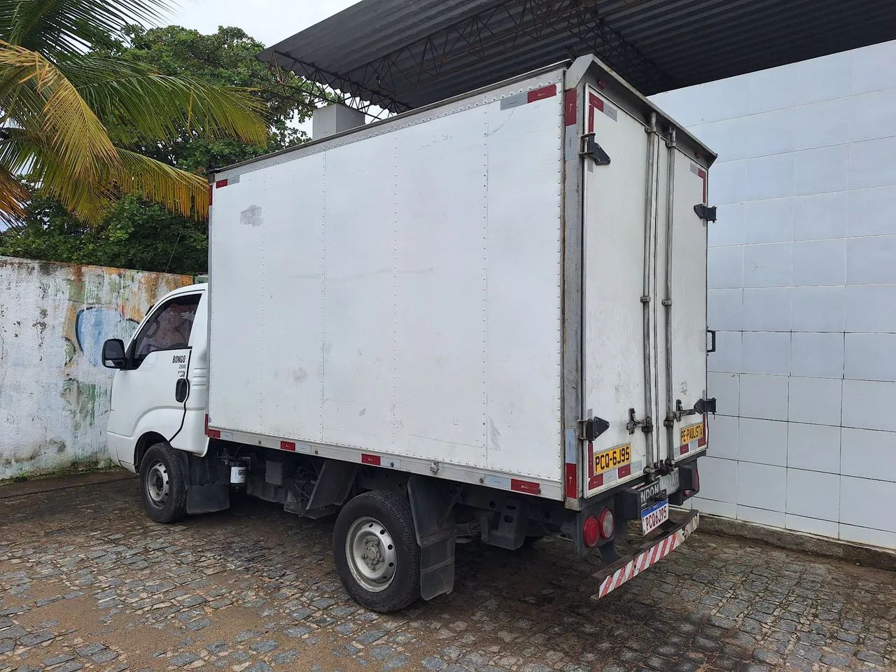 KIA Bongo UK 2500 Baú Randon carga seca 2. dono toda revisada e com pneus novos  - Foto 6