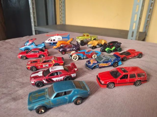 Lote de carrinhos hotwheels usados - Foto 2