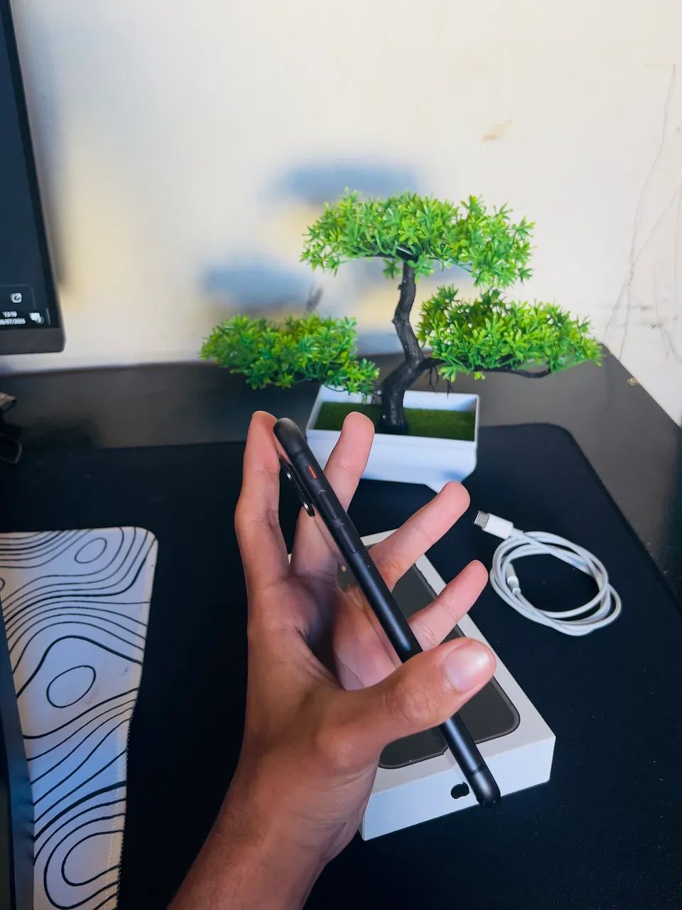 iPhone 11 Preto 128gb Com Caixa Original e cabo Lightning - Foto 4
