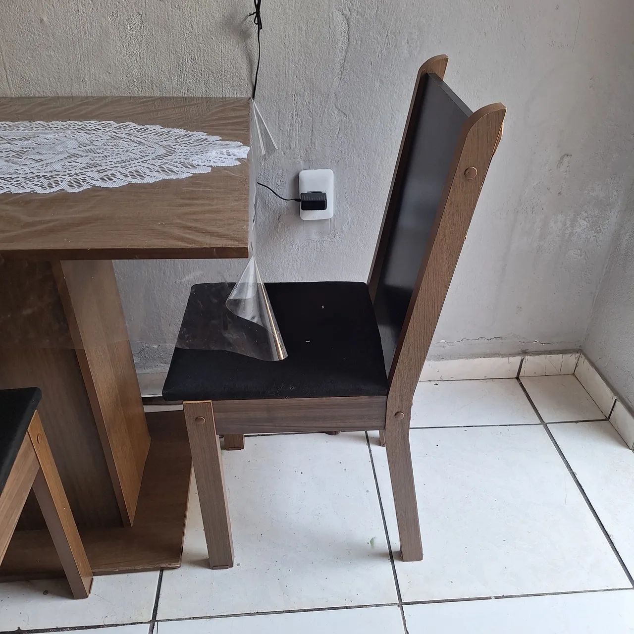 Jogo de mesa com 4 cadeiras  - Foto 3