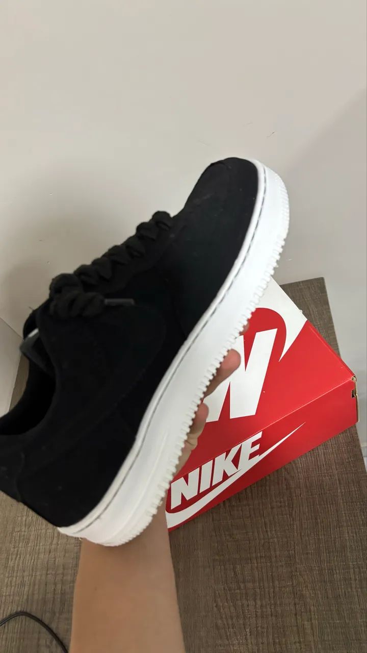 Nike Air Force 1 Preto com cadarço trançado  - Foto 4