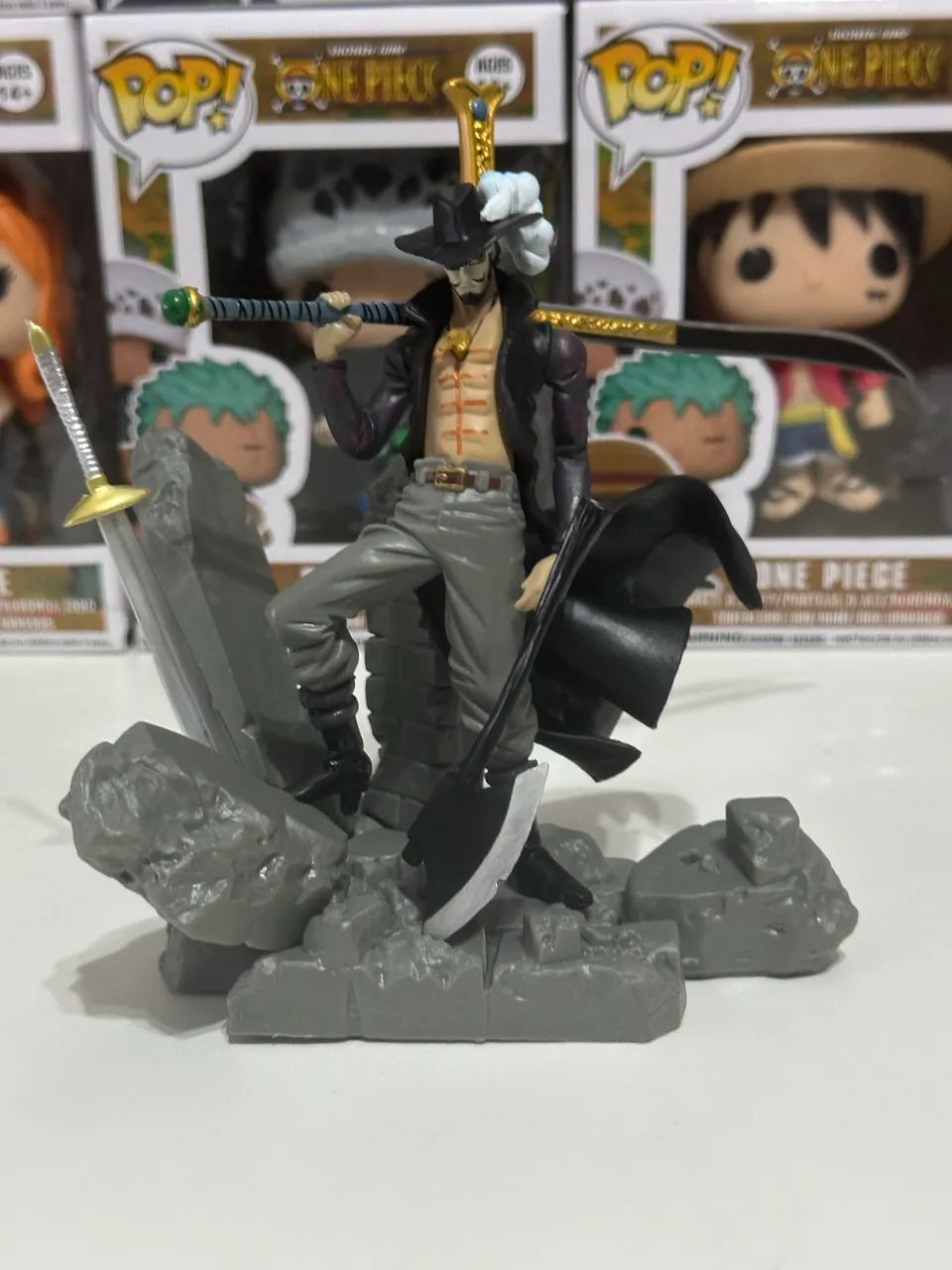 Action Figure Dracule Mihawk - One Piece - Colecionável 17cm - Foto 2
