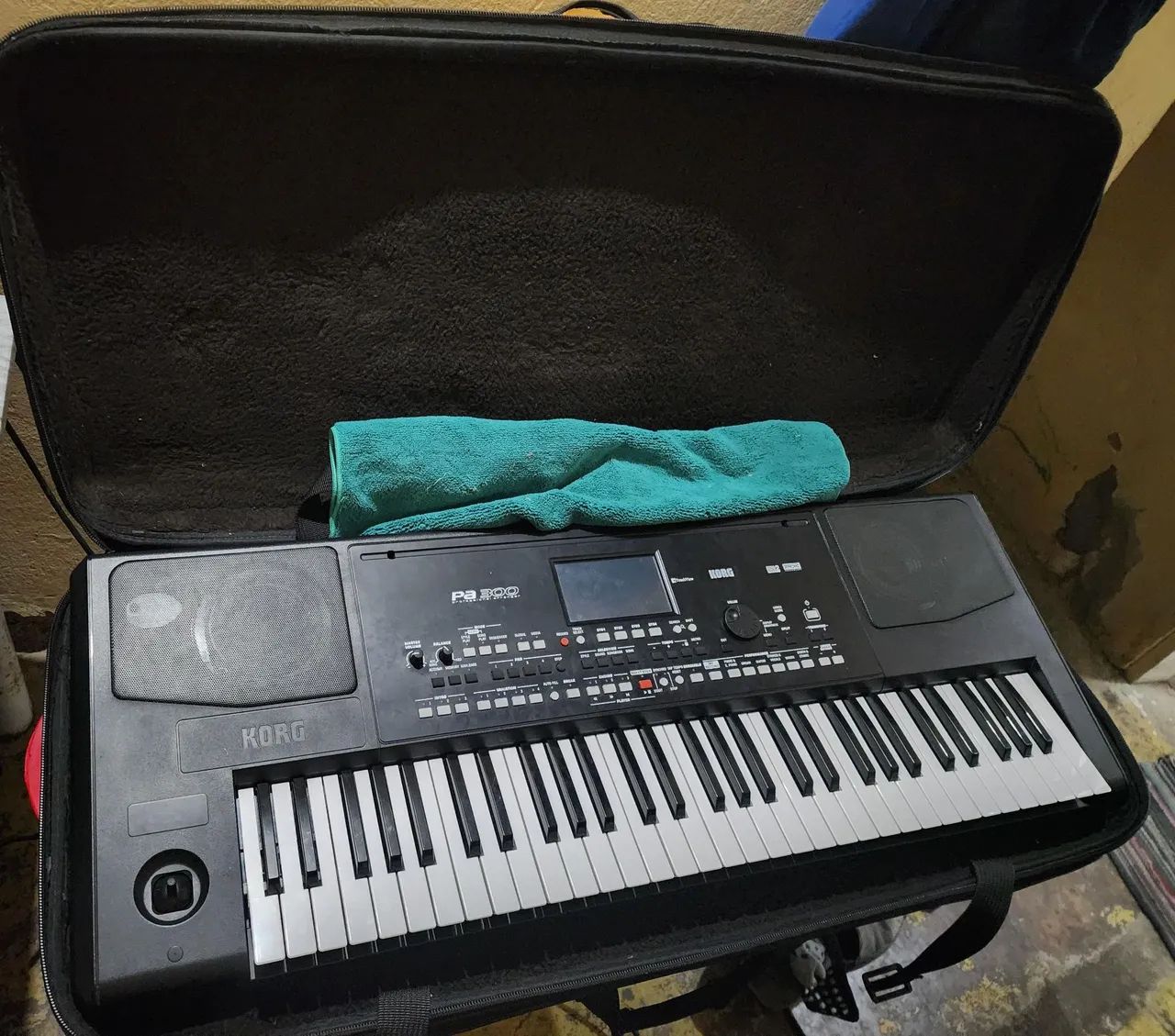 TECLADO KORG PA 300 - Foto 2