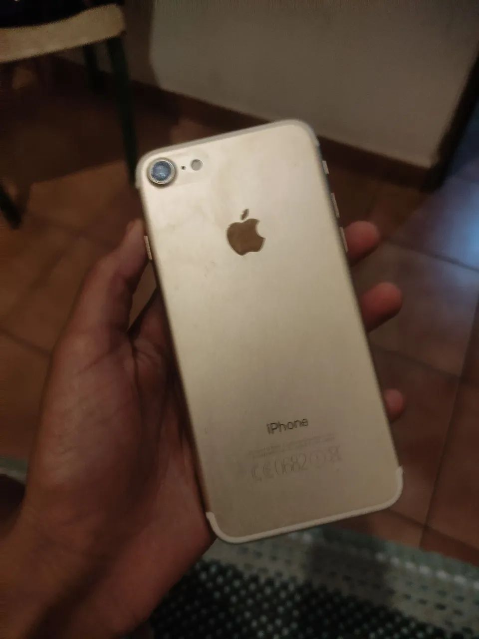 iPhone 7 com bateria ruim e dela trincada - Foto 2