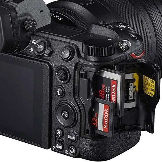 Nikon Z6 II + lente 24-70 + 70-300mm - Câmeras e Filmadoras