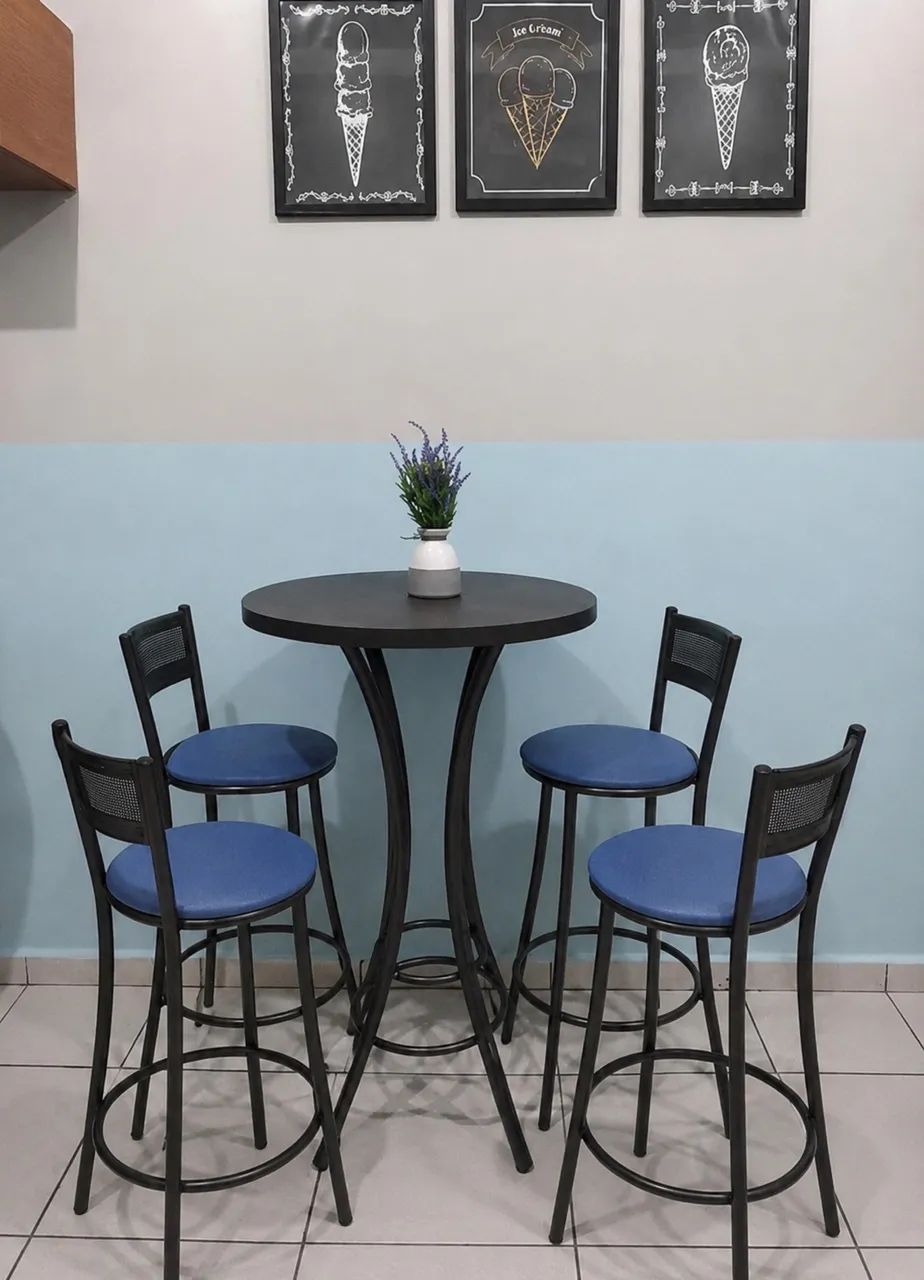 Banqueta e mesa 
