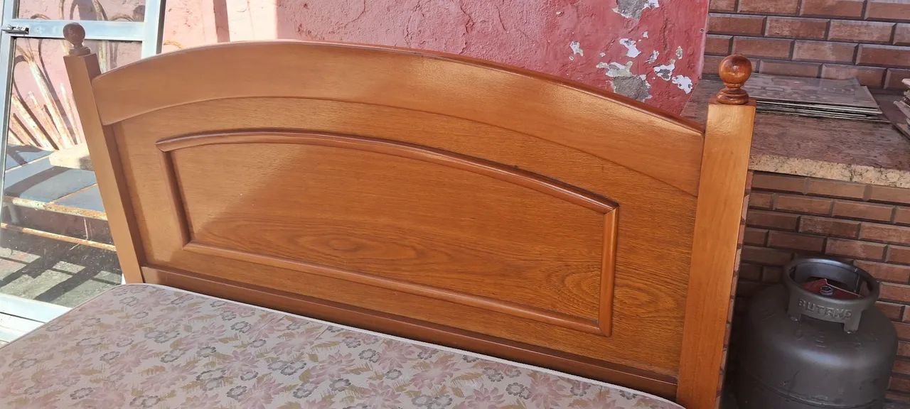 Cama de Casal de Madeira 